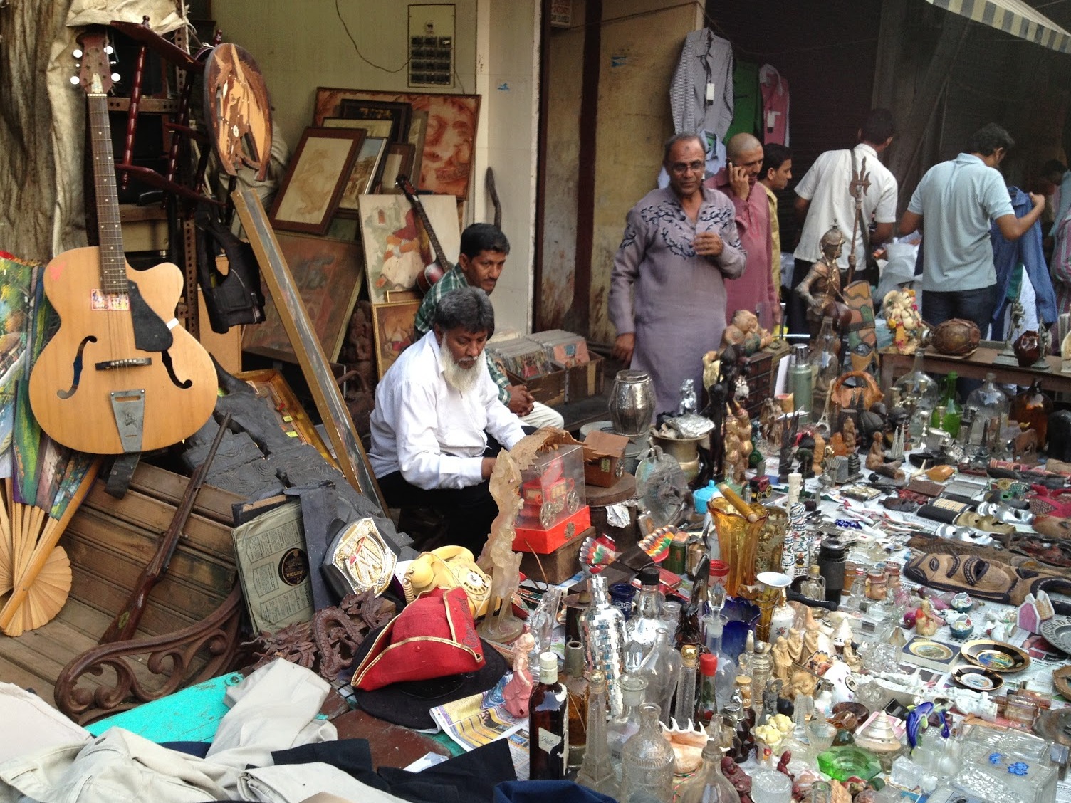 Hidden Treasures of Chor Bazaar - Mumbai | Secret World Trip Planner