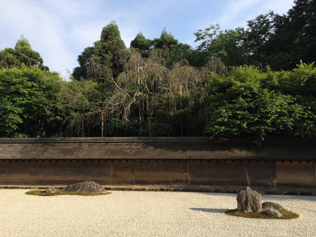 Ryoanji Temple and the  most famous rock garden in Japan - Ky?to-shi | Secret World Trip Planner