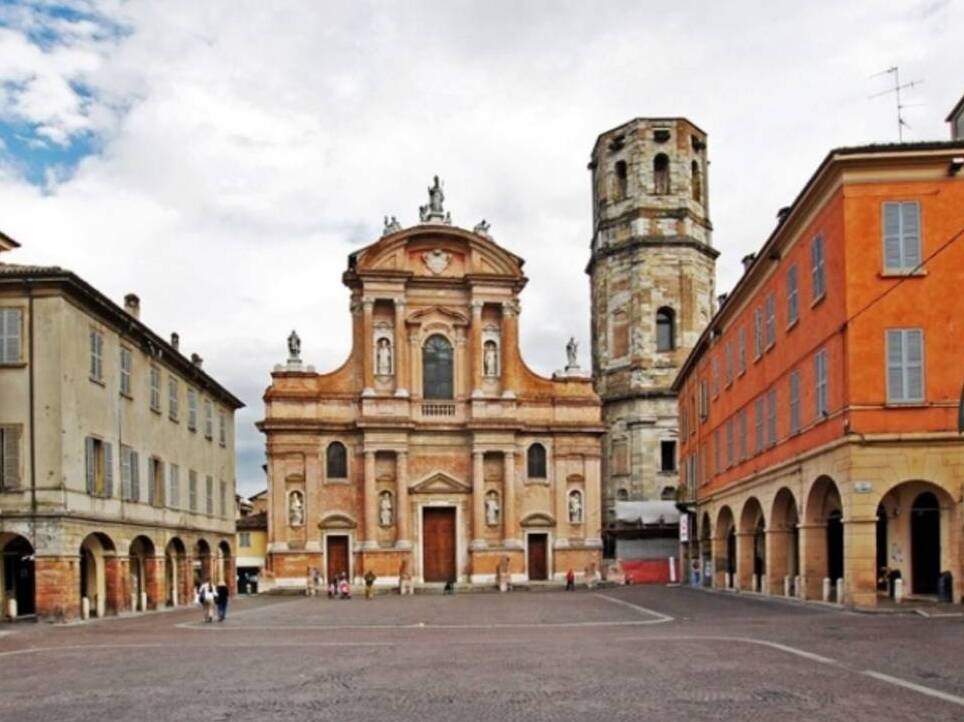 Reggio Emilio: Basilica di San Prospero - Reggio Emilia | Secret World Trip Planner