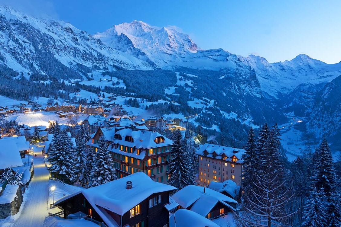 Wengen ein Dorf mit majestätischer Aussicht auf die Jungfrau — Lauterbrunnen