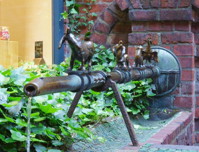 Seven-Faults Fountain - Bremen | Secret World Trip Planner