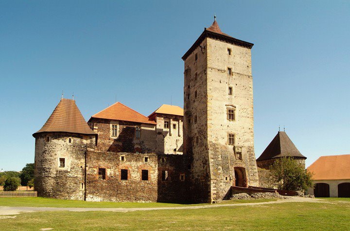 Svihov castle - ?erné jezero | Secret World Trip Planner