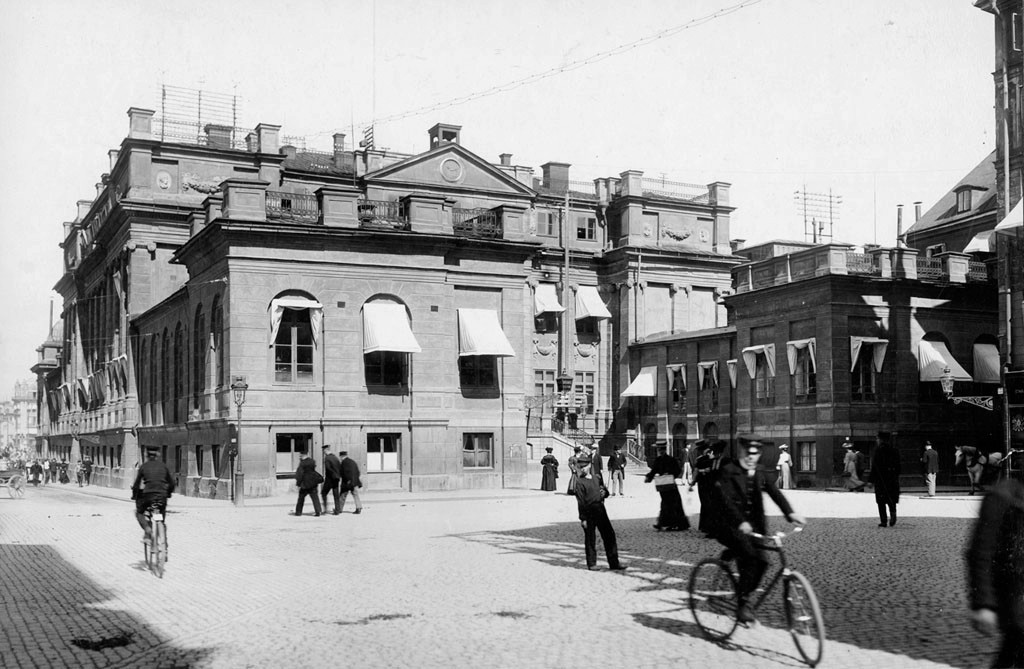 Bonde Palace in Stockholm - Riddarhustorget 8 | Secret World Trip Planner