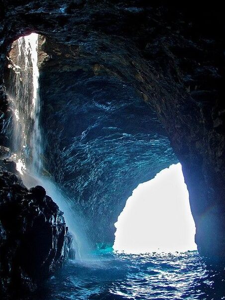 Waiahuakua Cave Waterfall on the island of Kauai — Waiahuakua
