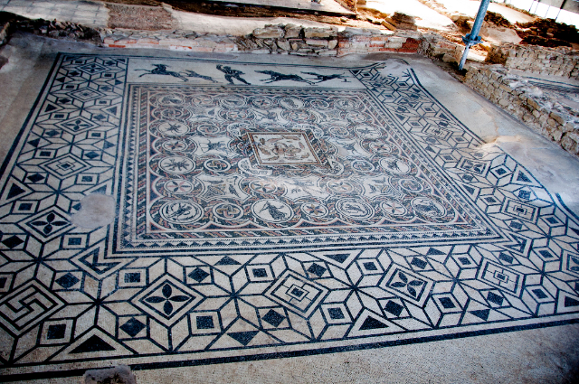 Die außergewöhnlichen römischen Mosaike des Domus del Mito - Sant'Angelo In Vado | Secret World Trip Planner