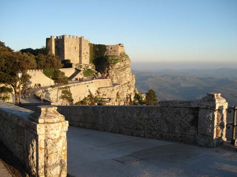 എറിസിന്റെ സൈക്ലോപിയൻ മതിലുകൾ - 91016 Erice TP | Secret World Trip Planner