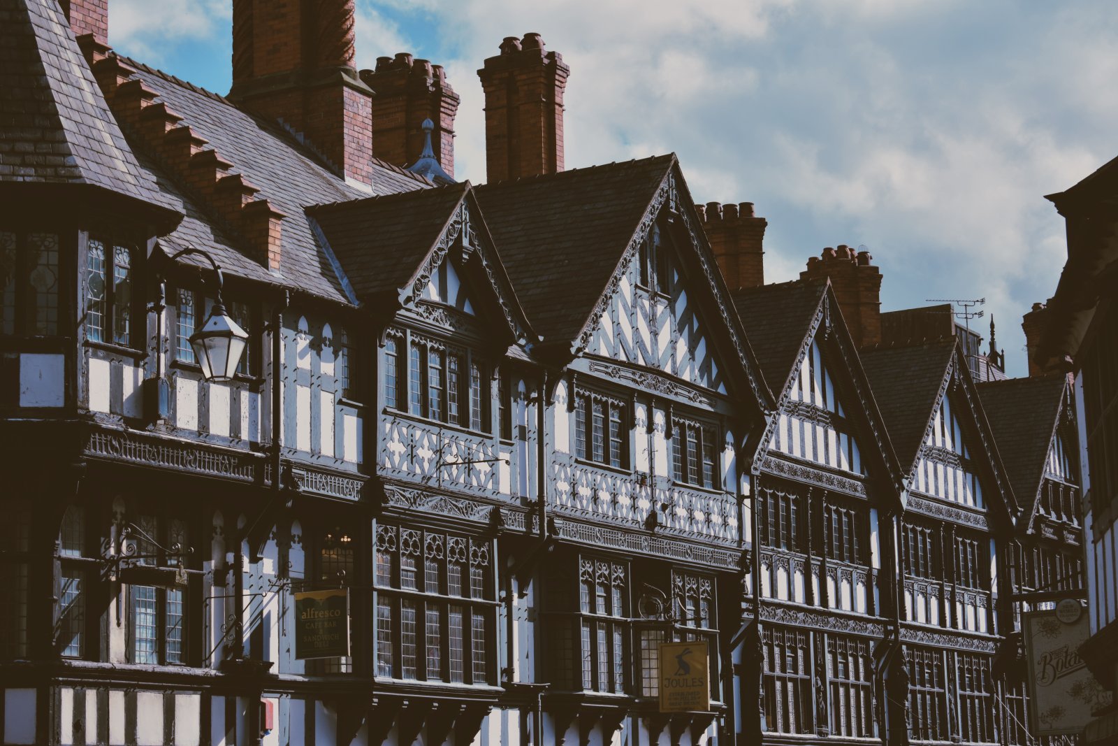 Chester, One of the best preserved medieval cities - Chester | Secret World Trip Planner
