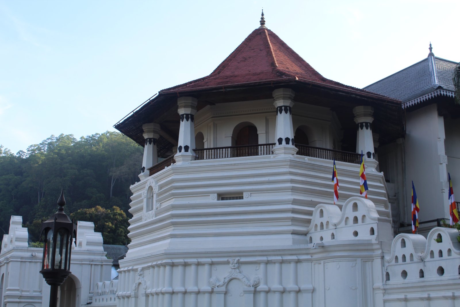Sri Dalada Maligawa ( Tempel der heiligen Zahnreliquie ) - Kandy | Secret World Trip Planner