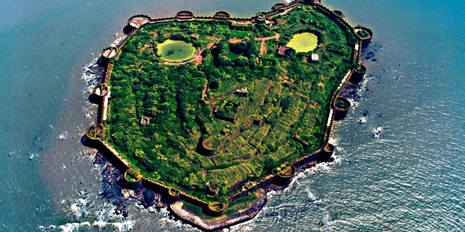 Maharashtra: the portuguese Arnala Fort - Arnala | Secret World Trip Planner