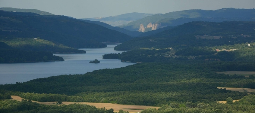 Asia. Kgm - Lago del Pertusillo | Secret World Trip Planner