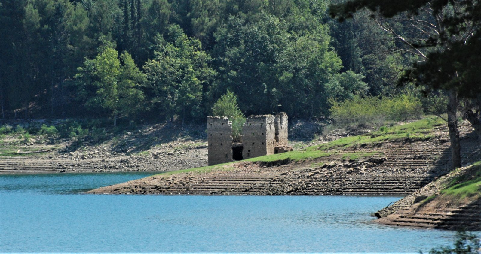 Asia. Kgm - Lago del Pertusillo | Secret World Trip Planner
