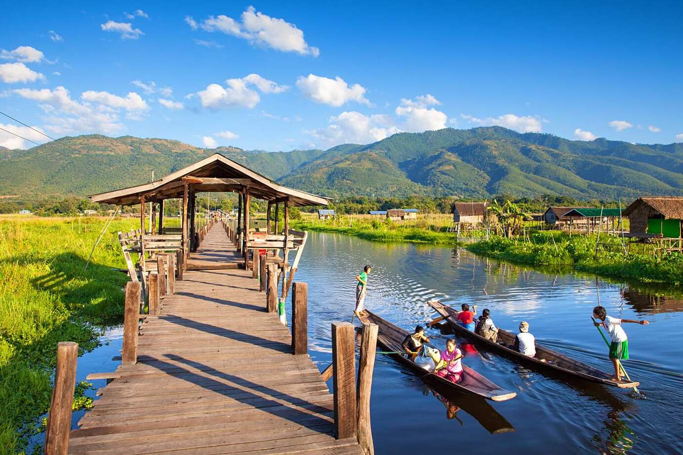 Serene and scenic Inle Lake — Lago Inle