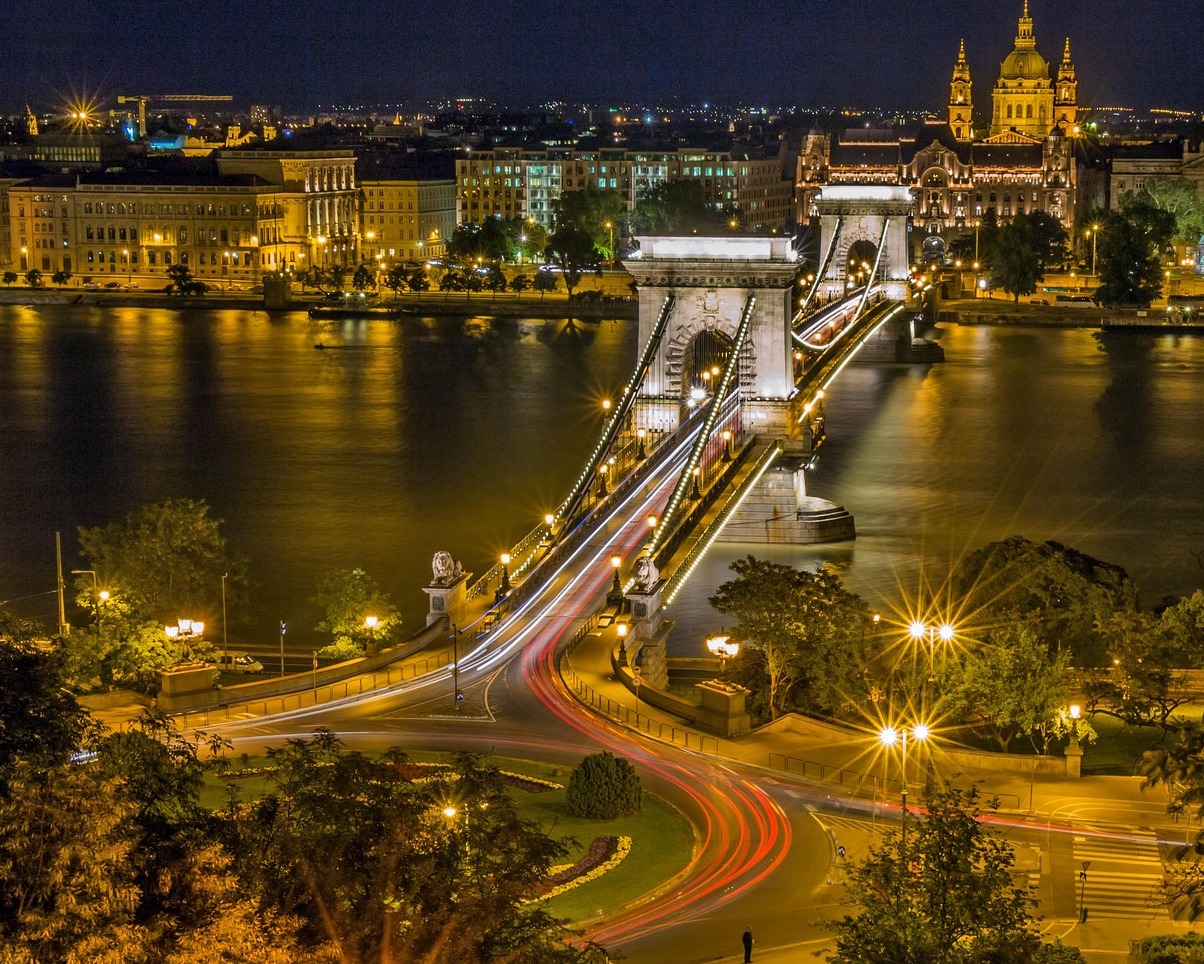 The Széchenyi Chain Bridge on the Danube - Budapest | Secret World Trip Planner