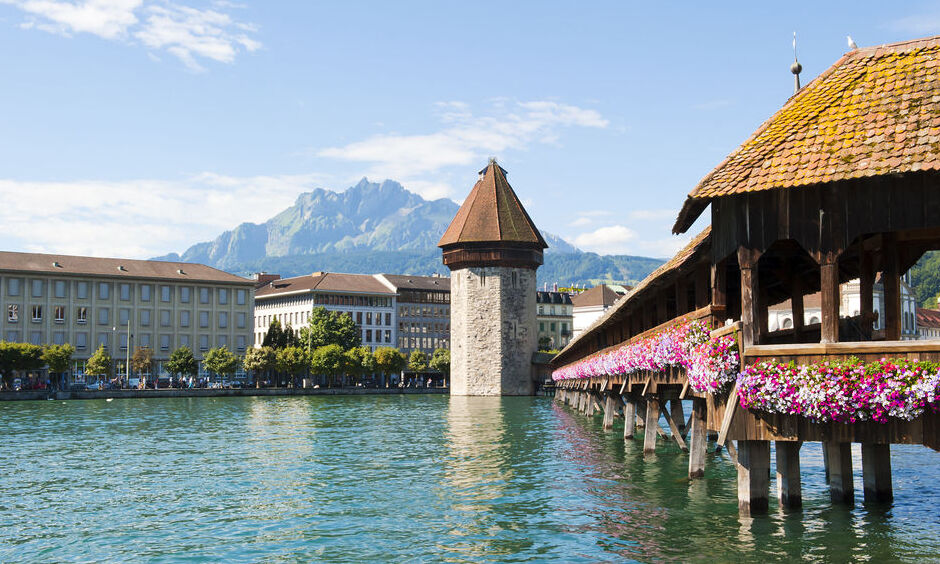 Luzern: The Kapellbrücke (literally, Chapel Bridge) — Luzern
