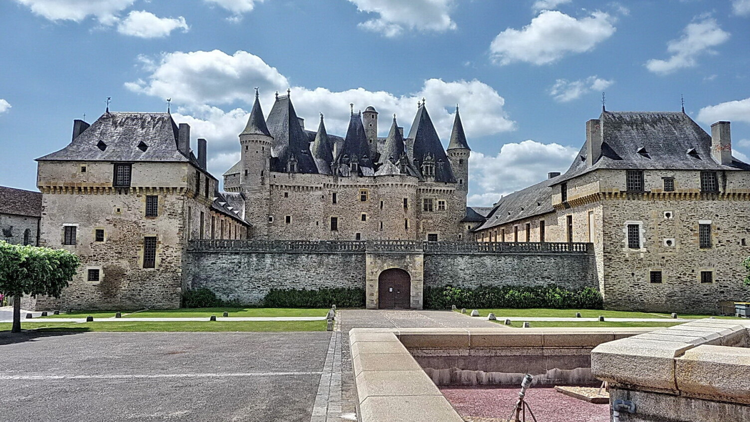 Schloss Jumilhac — Jumilhac-le-Grand