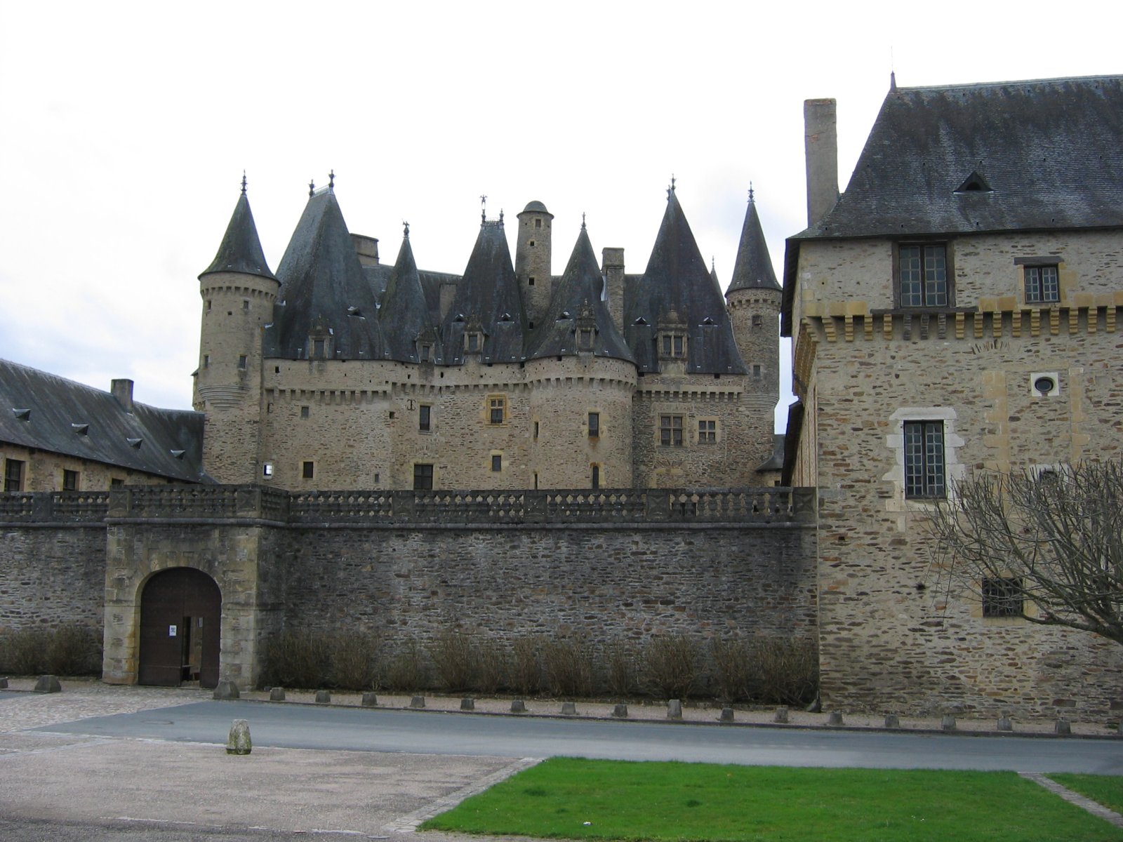 Schloss Jumilhac - Jumilhac-le-Grand | Secret World Trip Planner
