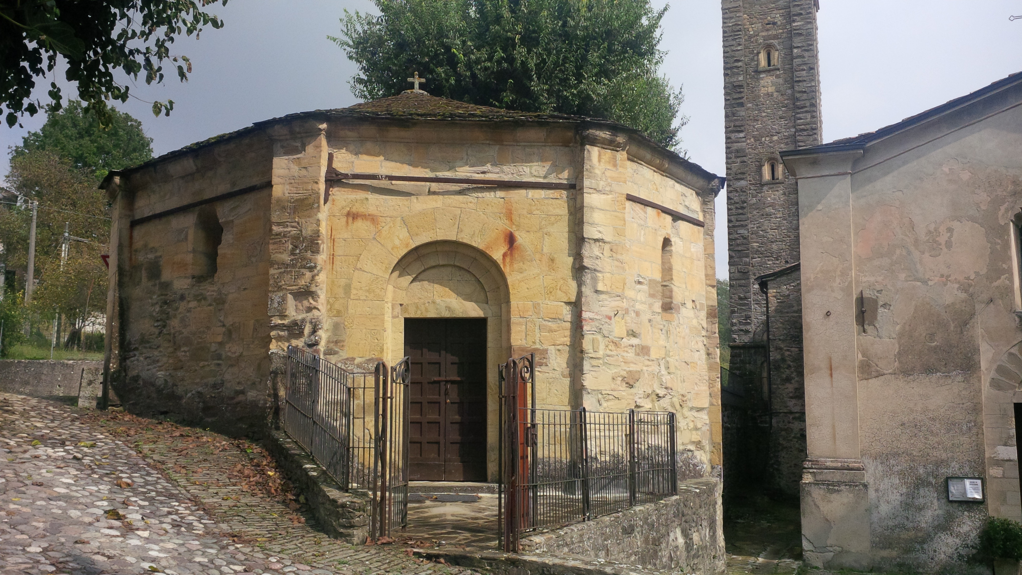 Serravalle کے پیرش چرچ - Varano de' Melegari | Secret World Trip Planner