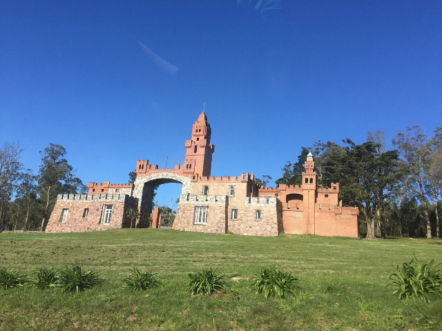 Schloss Pittamiglio - Estación Las Flores | Secret World Trip Planner