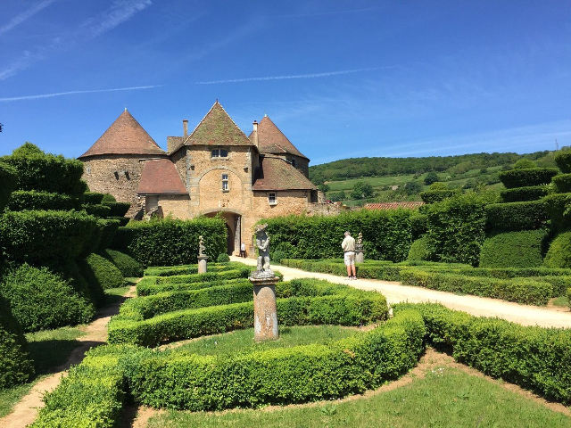 Die Festung von Brézé - Berzé-le-Châtel | Secret World Trip Planner