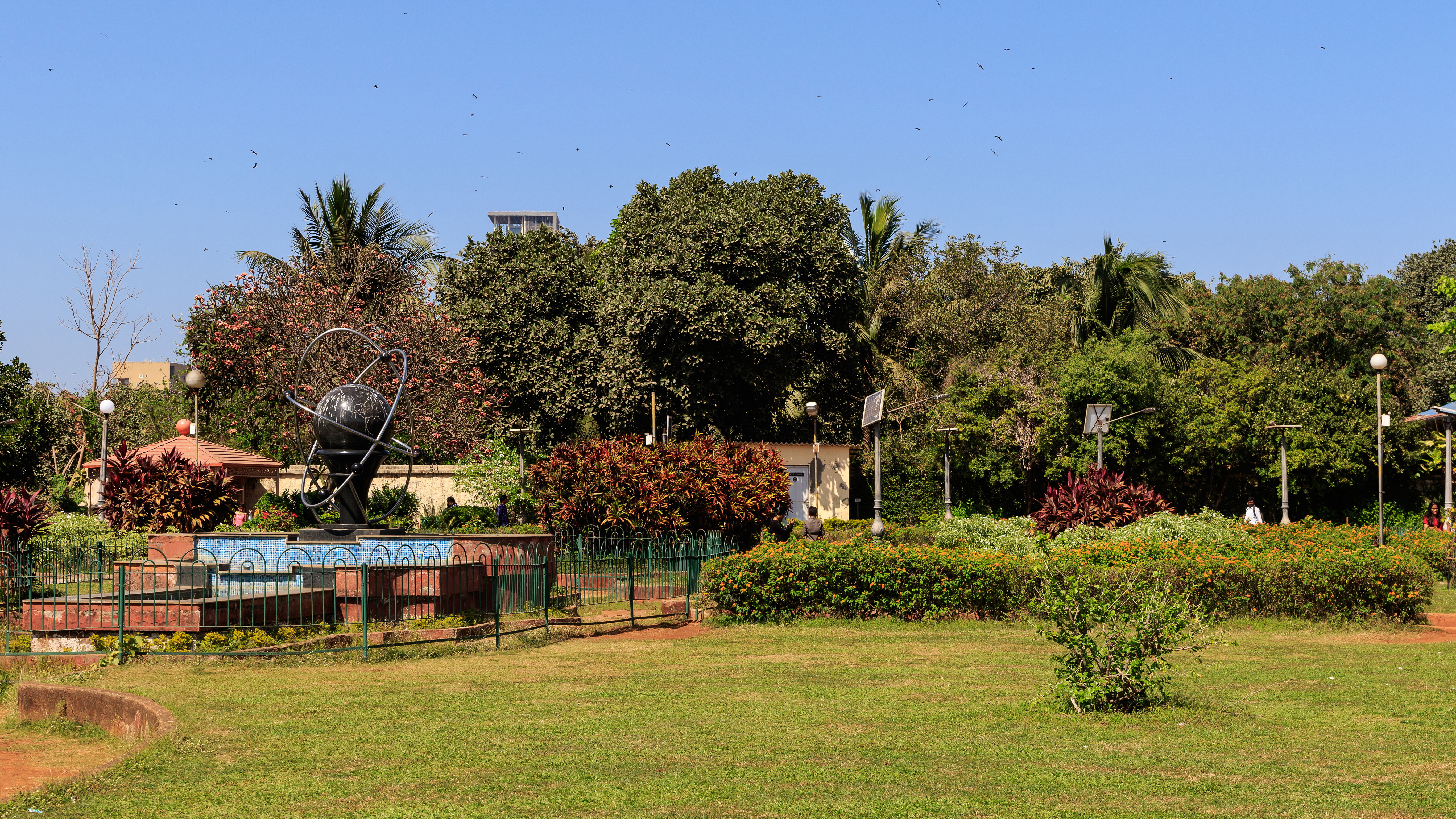 Hanging Gardens ( Pherozeshah Mehta Gardens ) in Mumbai - Mumbai | Secret World Trip Planner