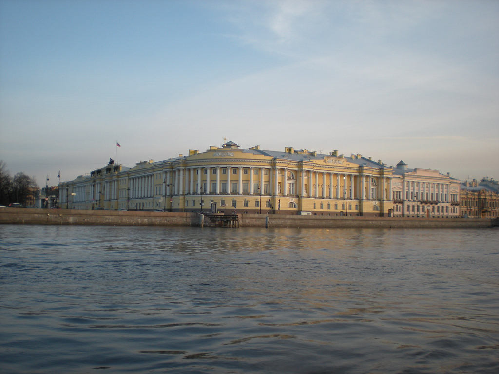 Senats- und Synodengebäude - Sankt-Peterburg | Secret World Trip Planner