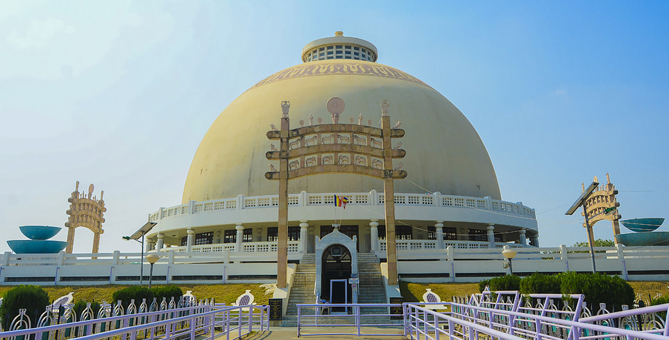 Dhamma-Chakra-Stupa, auch bekannt als Deeksha Bhumi — Nagpur