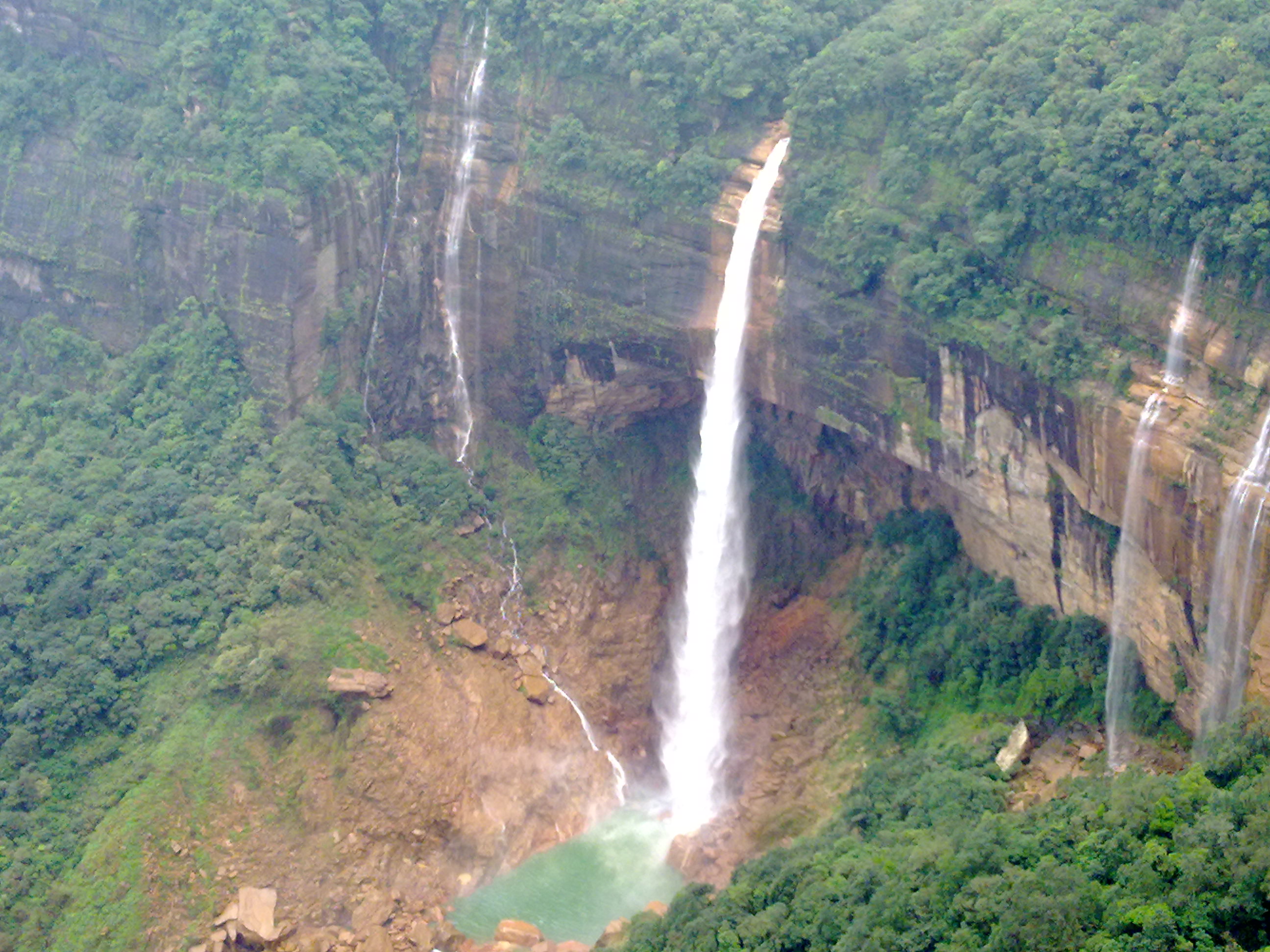 Nohkalikai-Wasserfall, der höchste Wasserfall Indiens - NohKaLikai Falls | Secret World Trip Planner