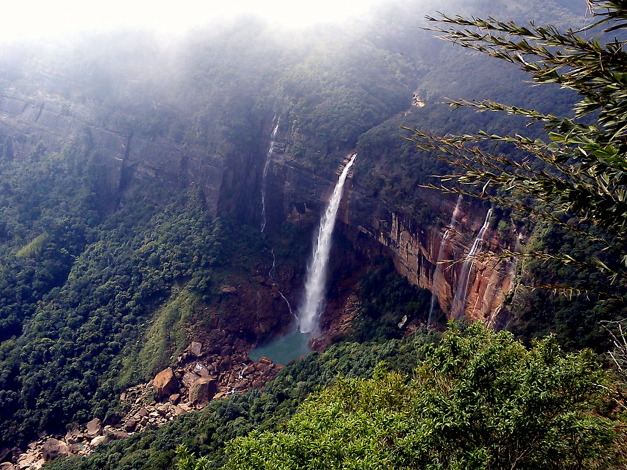 Nohkalikai-Wasserfall, der höchste Wasserfall Indiens - NohKaLikai Falls | Secret World Trip Planner