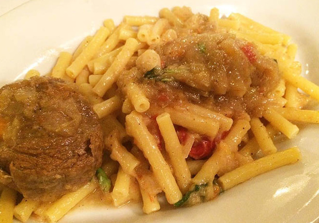 Naples: მაკარონი Genoese - Osteria Della Mattonella | Secret World Trip Planner