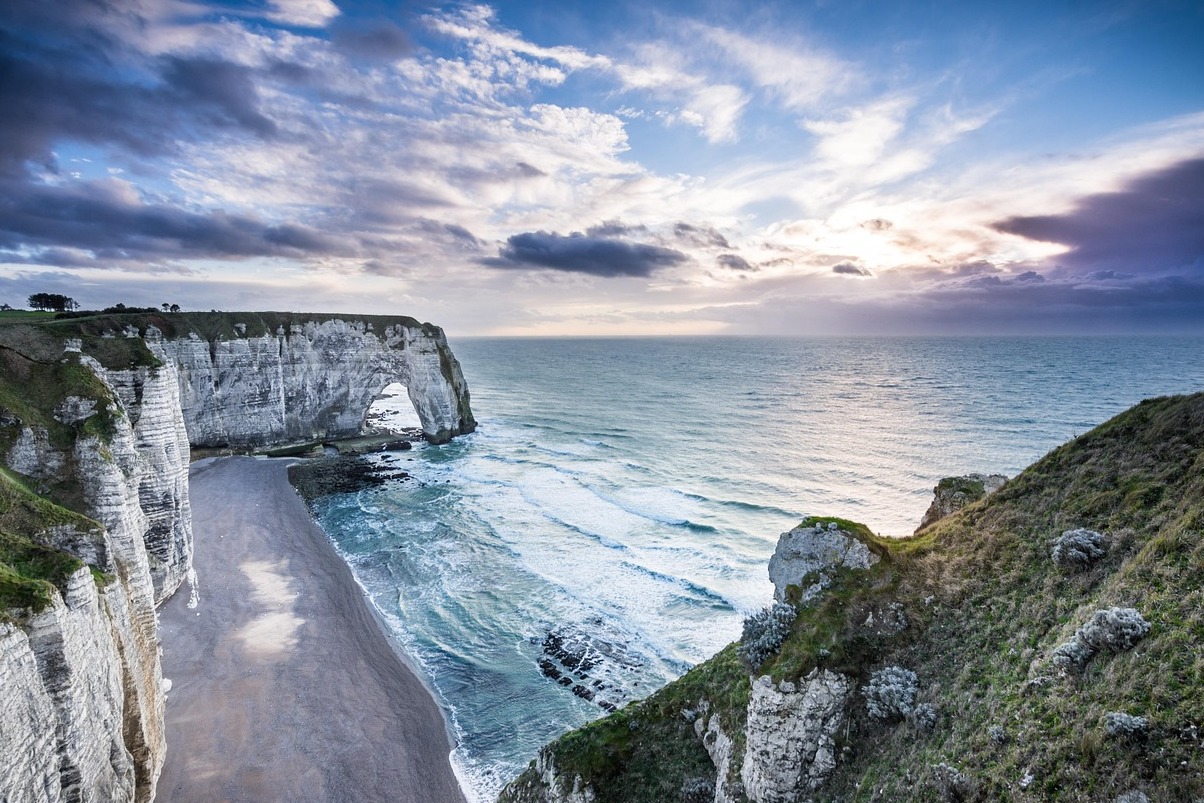 Étretat: ein kleines Dorf, die Klippen und der berühmte Naturbogen - Secret World - Étretat | Secret World Trip Planner