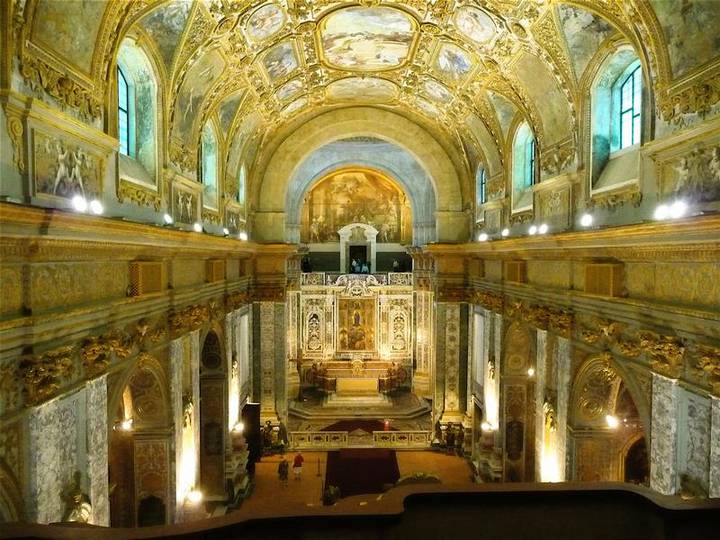 Kirche Santa Maria Donnaregina Nuova - Napoli | Secret World Trip Planner