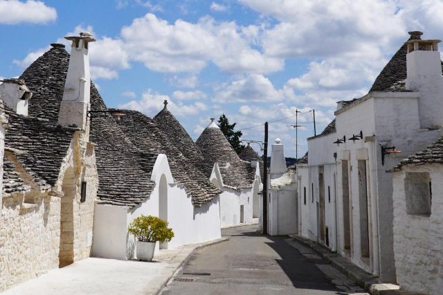 منطقه آیا پیکولا - Alberobello | Secret World Trip Planner