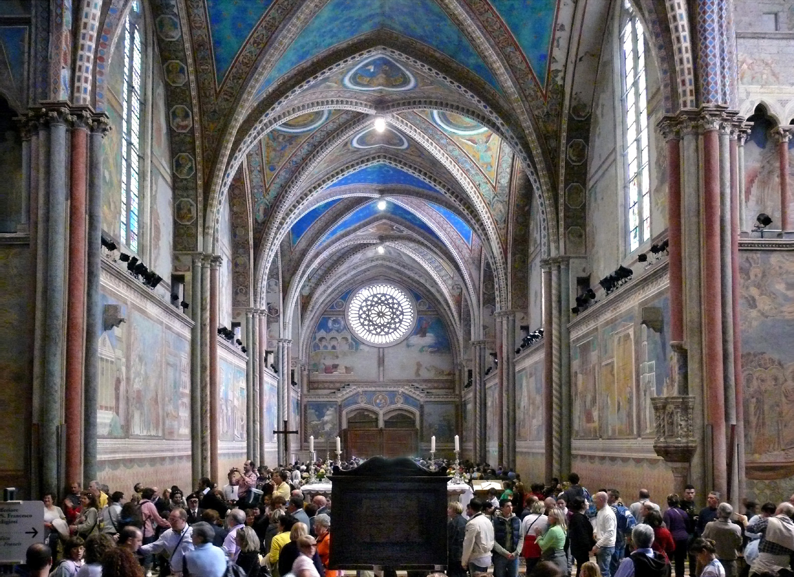 Basilika Santo Fransiskus - Assisi | Secret World Trip Planner