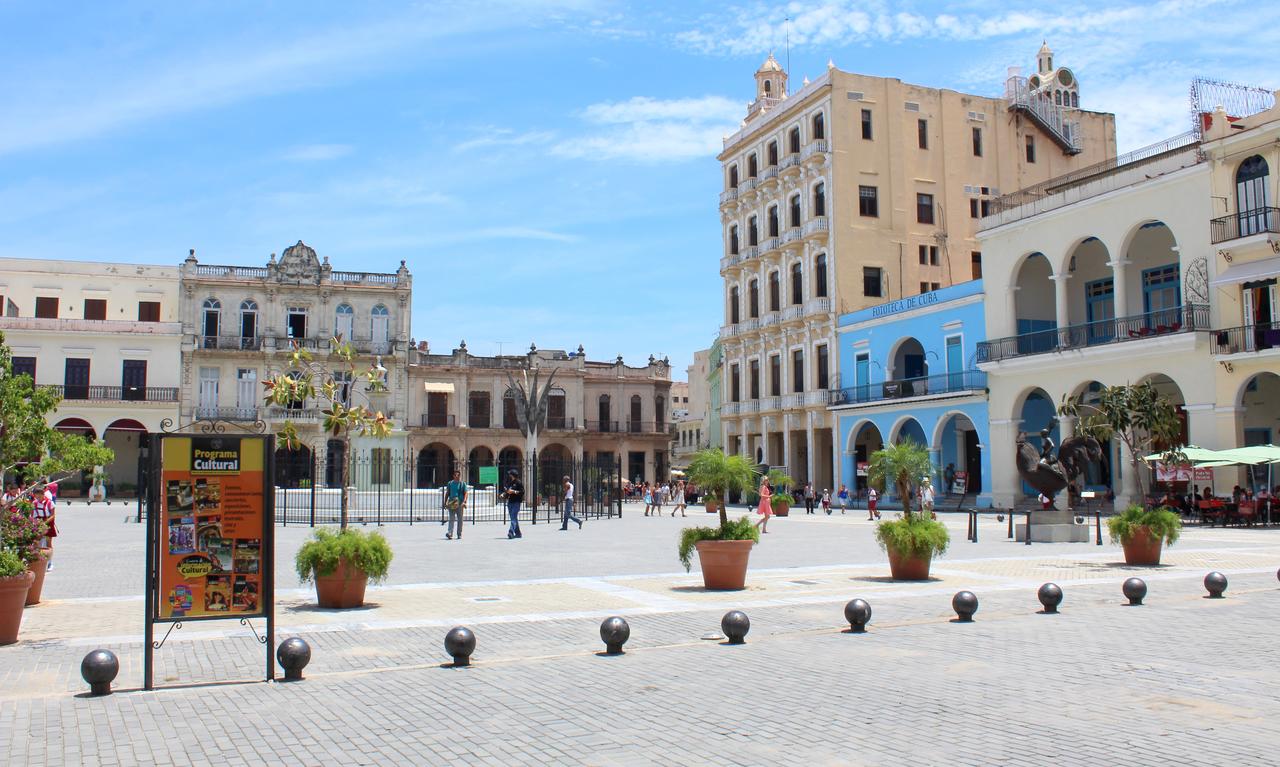 Plaza Vieja - La Habana | Secret World Trip Planner