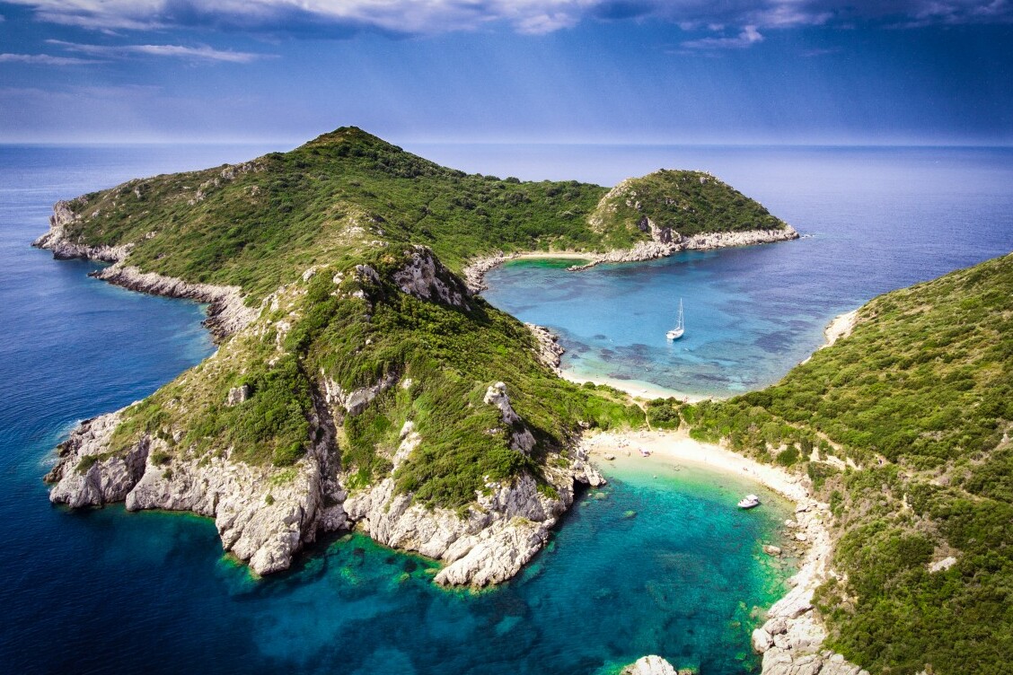Porto Timoni, eine schöne felsige Landzunge in Corfù — Greece