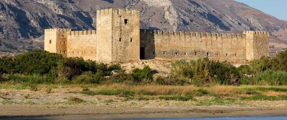 Sfakia auf Kreta: Frangokastello (oder Frangocastello) — Frangokastelo beach