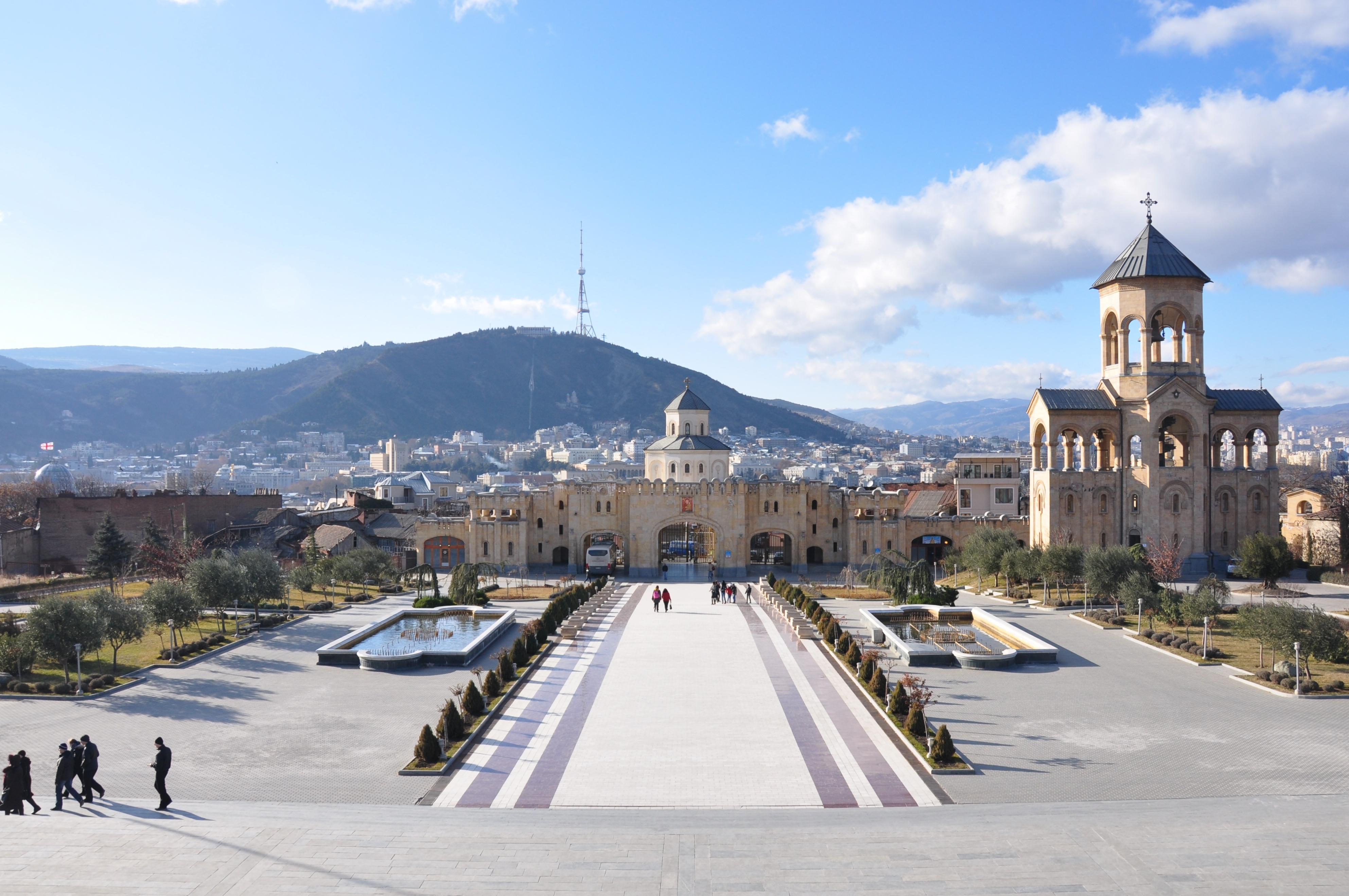 The Holy Trinity Cathedral of Tbilisi ( Sameba ) — Tbilisi