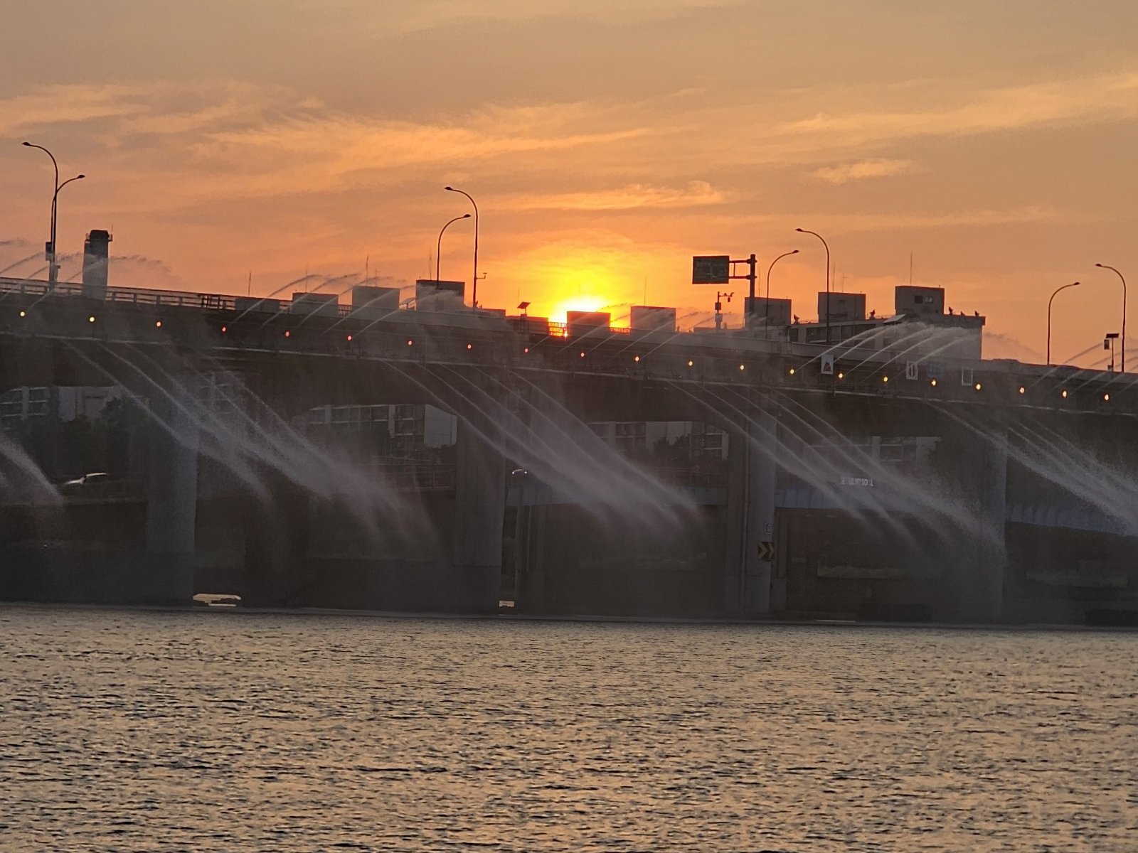 Mondschein-Regenbogenbrunnen von Banpo in Seoul - Banpo 2(i)-dong | Secret World Trip Planner