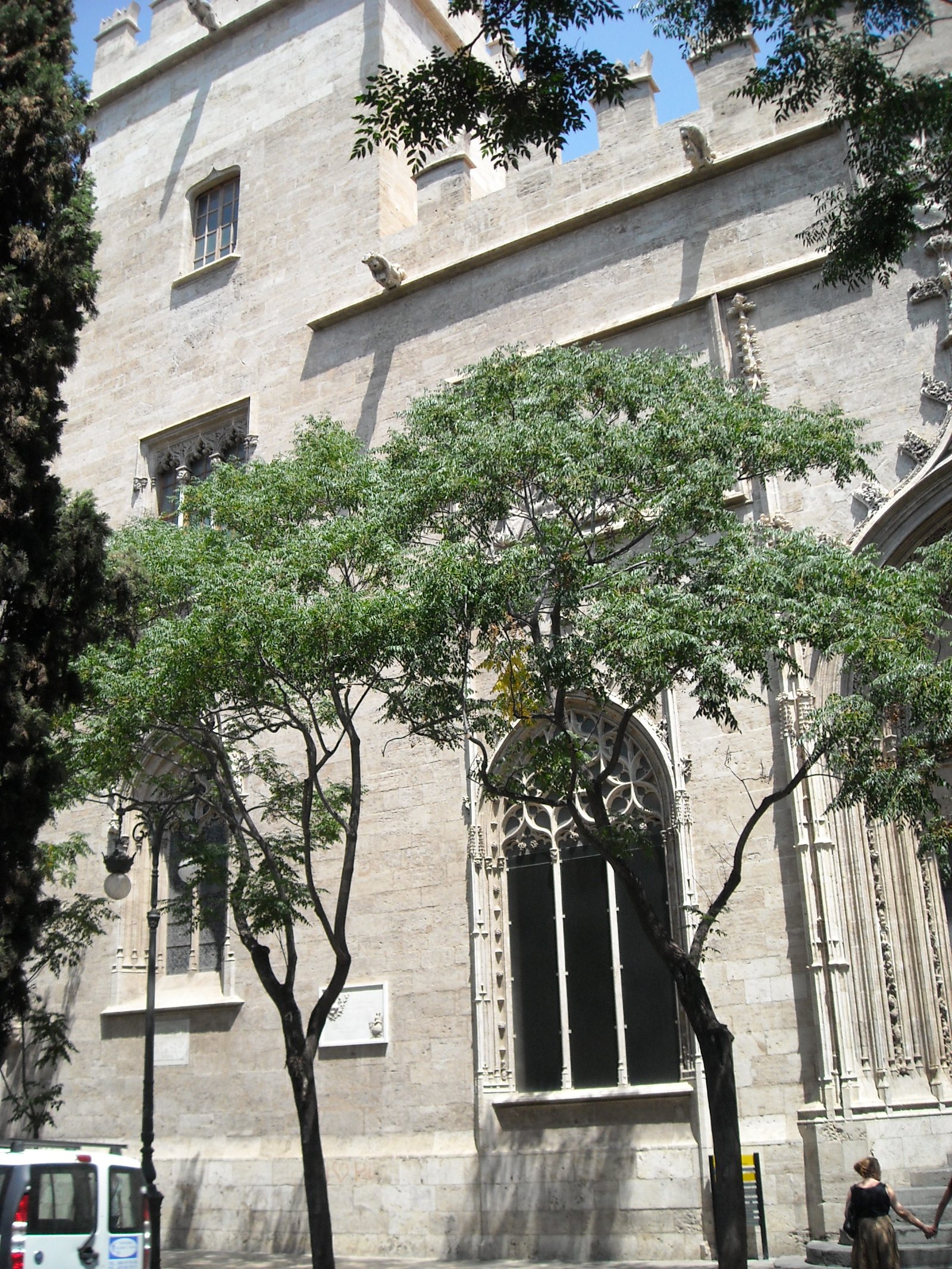 Lonja de la Seda: a castle that seems to be made of lace - València | Secret World Trip Planner
