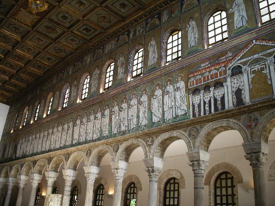 Базиликаи Сант'Аполлинаре дар Класс - Ravenna | Secret World Trip Planner