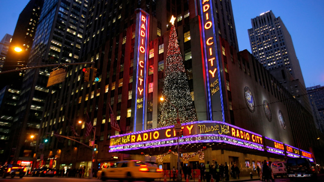 Un palcoscenico come nessun altro: Radio City Music Hall, il grande teatro d'America — New York