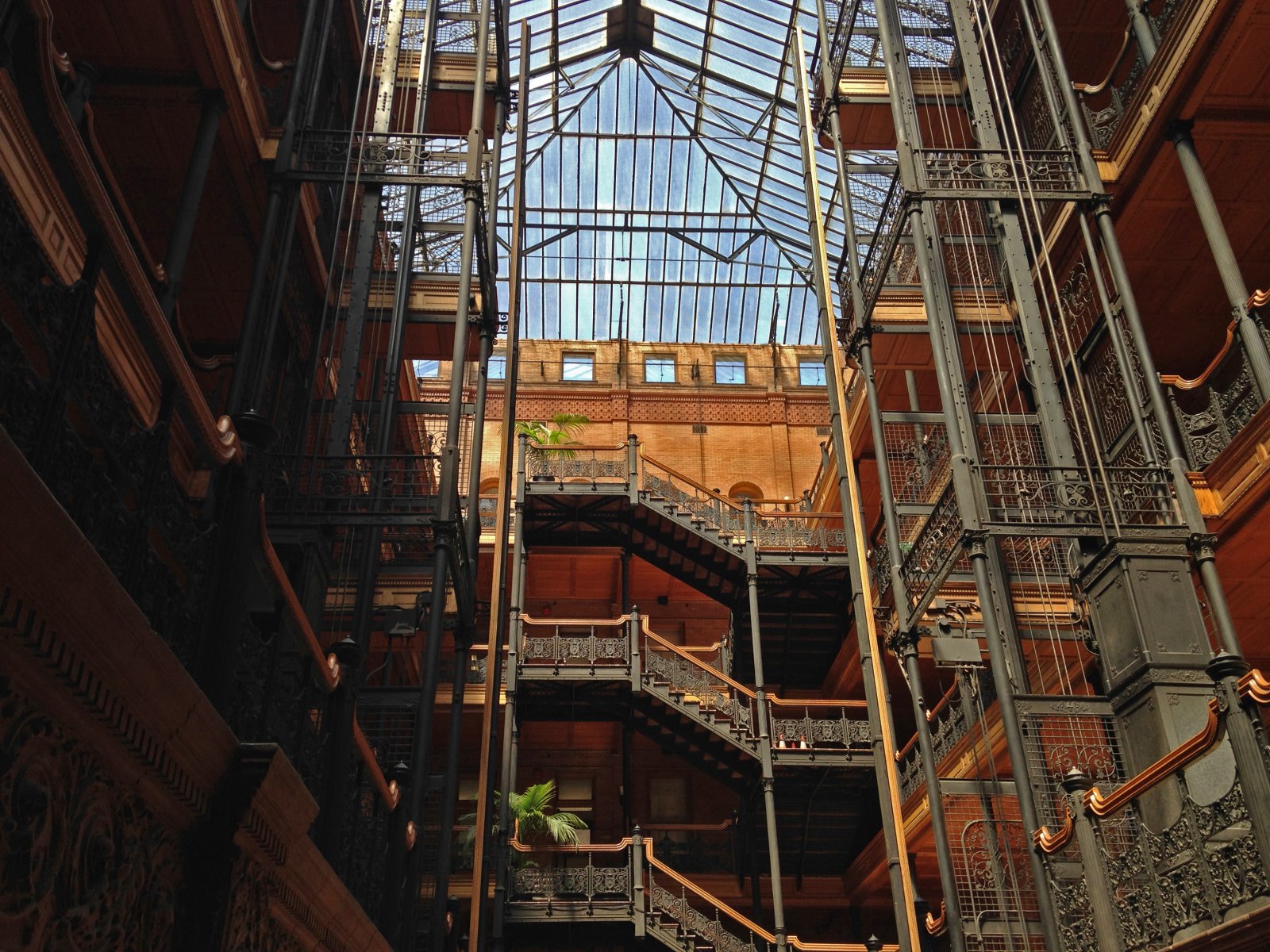 Bradbury Building | das älteste Geschäftsgebäude - Los Angeles | Secret World Trip Planner