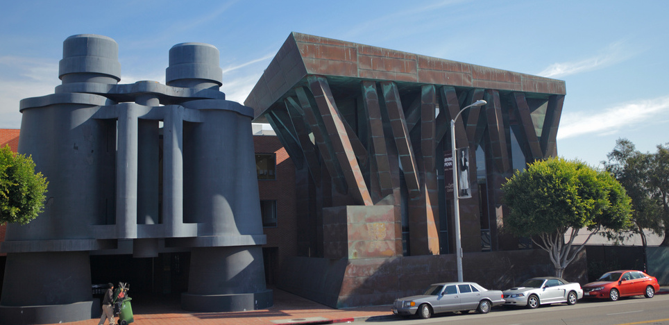 California: The Chiat Day Building by Frank Gehry - Los Angeles | Secret World Trip Planner