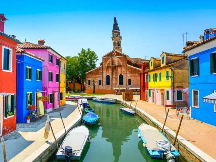 Burano ist eine der Inseln von Venedig - Venezia | Secret World Trip Planner