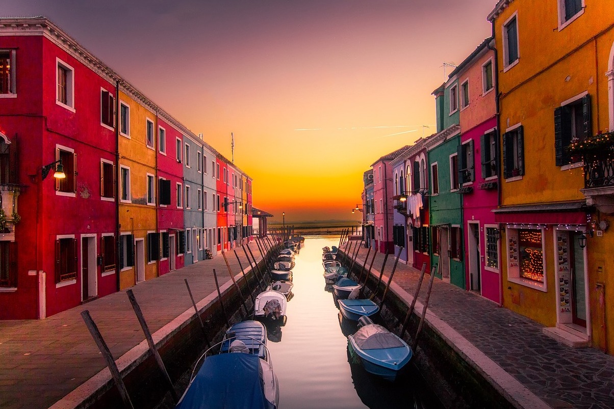 Burano ist eine der Inseln von Venedig - Venezia | Secret World Trip Planner