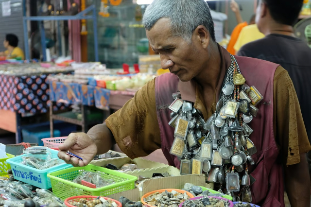 Amulet Market - Khet Phra Nakhon | Secret World Trip Planner