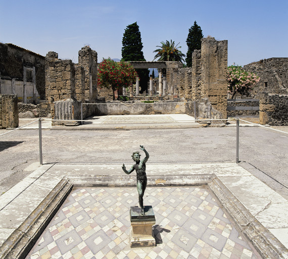 အကူအညီ - Pompei | Secret World Trip Planner
