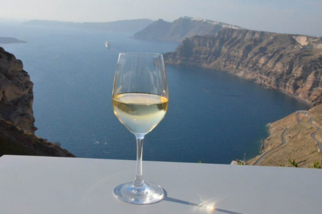 Weine von Santorin: Das flüssige Gold der Ägäis - Santorini | Secret World Trip Planner