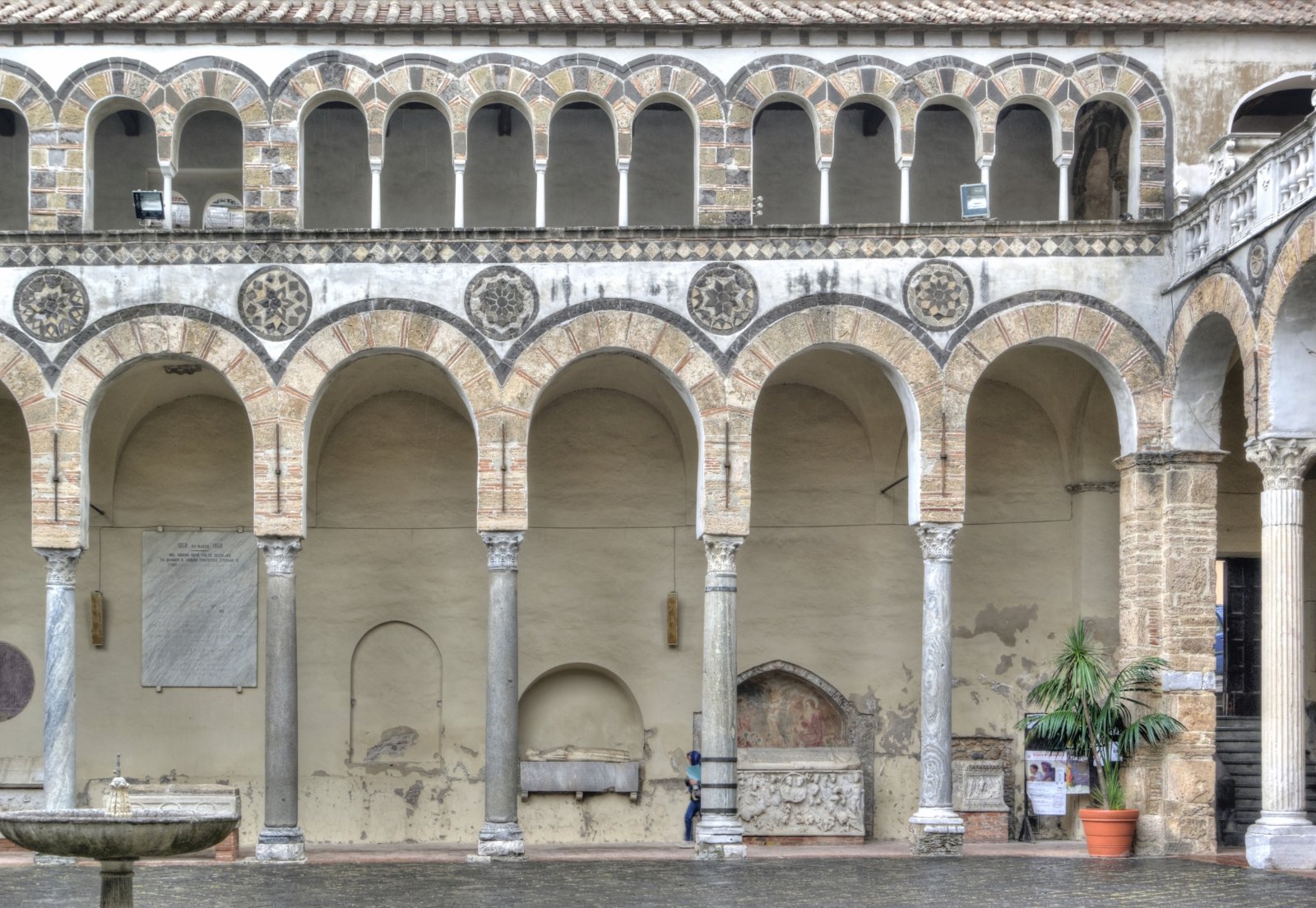 Salerno: buste af St. Matteo - Salerno | Secret World Trip Planner