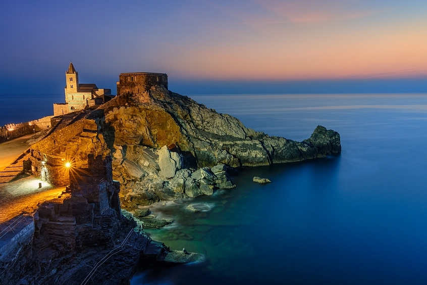 శాన్ పియట్రో యొక్క చర్చి-రాక్ న వండర్ - Portovenere | Secret World Trip Planner